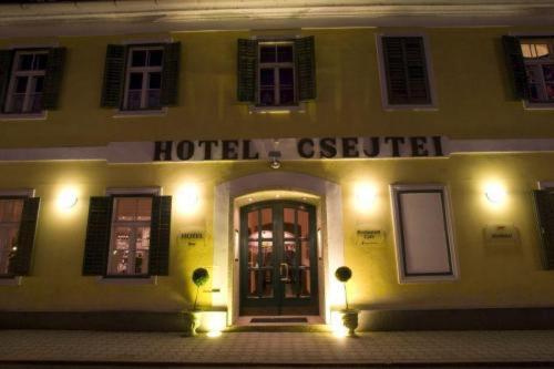 Hotel Csejtei Feldbach  Exteriör bild